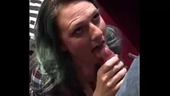 Abspielen Erleben Sie die wilde Orgie auf der Trashy Valley Party: Freund filmt Paarficken und Muschilecken