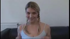 Afspelen naakte poesjesmeisjes hijgen gretig naar grote lul