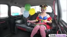 Reproducir para su cumpleaños recibe una gran polla en su culo xxx