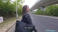 تشغيل إنه يقنعها بشدة بممارسة الجنس معه Xxx Prostitutes