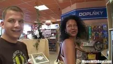 Redare Un baiat de 19 ani fute trei pizde foarte sexy cu pula lui mare