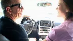 Afspelen Deze jonge blondine houdt ervan om seks te hebben met mannen die veel ouder zijn dan zij