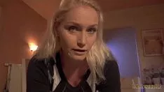 Afspelen Sensuele aanrakingen tussen twee mooie en zeer opgewonden moeders in bed