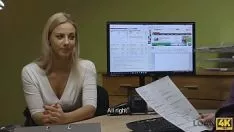 Jouer La bellissima ragazzina fa sesso fantastico con il suo capo dotato