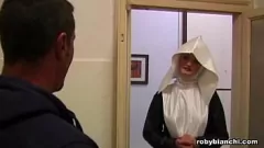 Jouer La suora tentatrice non può resistere a un cazzo duro