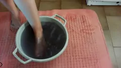 Reproduzir Para meu mestre, andei descalço o dia todo - veja como me submeto