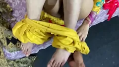 Oynat Hintçe Desi Porno: Çoklu Fışkırtma ile Sert Sekste Bhabhi'nin Sıkı Oluğu