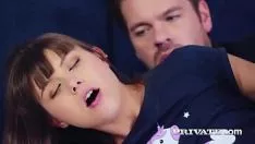 Reproducir Futai rumana con un coñito moreno y lindo