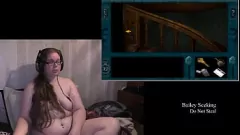 Odtwórz Nude Gamer Girl Nancy Drew ujawnia duże cycki w Royal Tower Play przez część 5