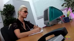 تشغيل ثلاثة milfs قرنية الشرج: الأصدقاء يعطونهم اختراقًا مزدوجًا صعبًا مع الديوك الكبيرة