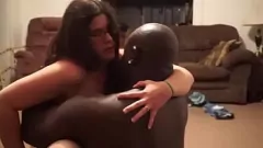 Reproducir La primera experiencia de la polla negra de la esposa blanca: la fantasía de una niña tímida